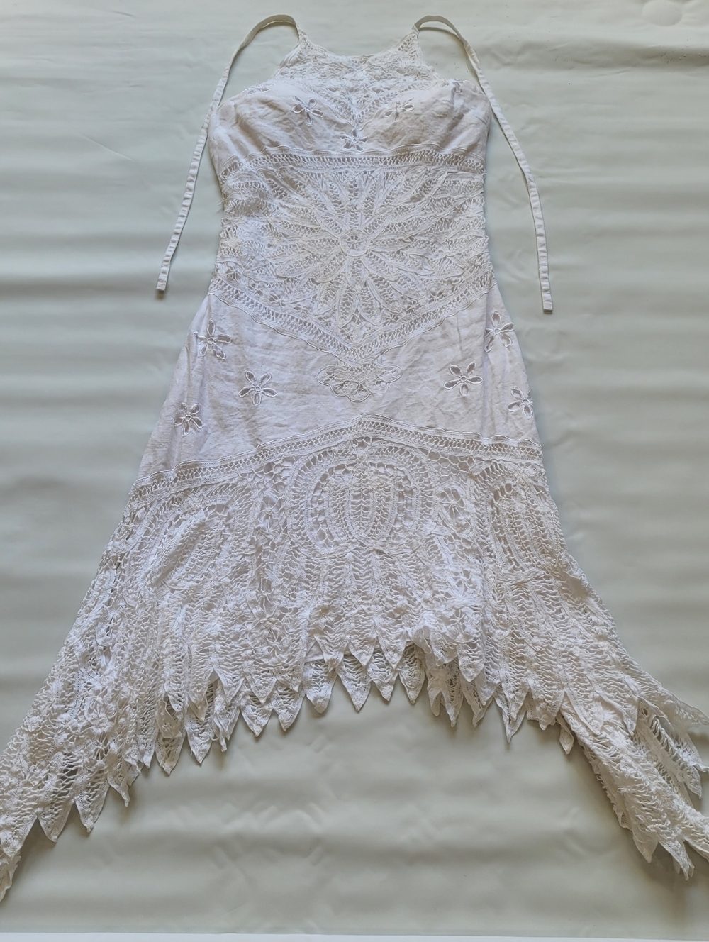Sue Wong white 100% linen dress crochet lace